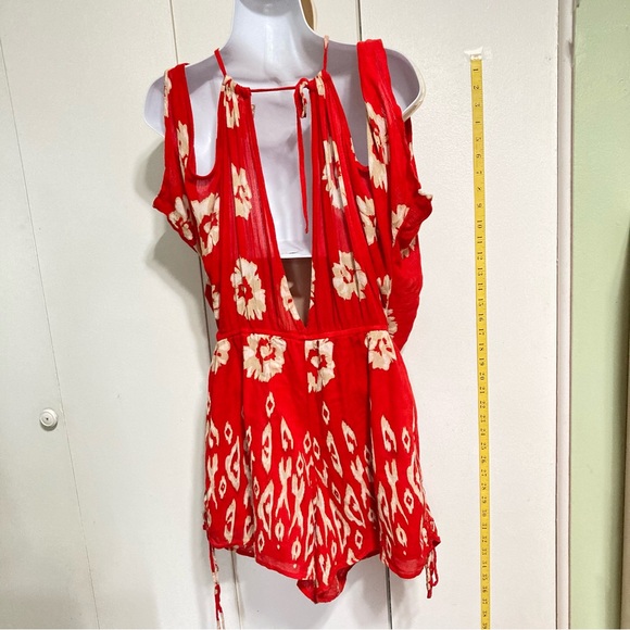 BAND Of GYPIES Floral Red Beige White  Romper Cold Shoulder Shorts Medium - Picture 10 of 15